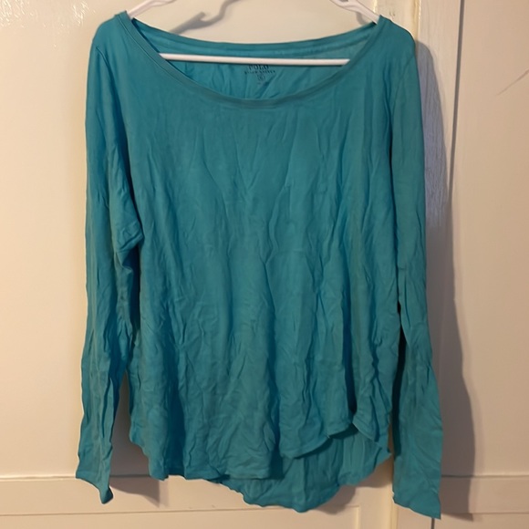 FOUR long sleeve shirt BUNDLE!! - Picture 7 of 8